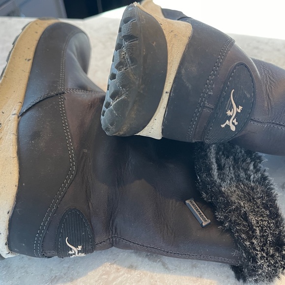 Chaco Borealis snow boots 9.5 - Picture 2 of 5